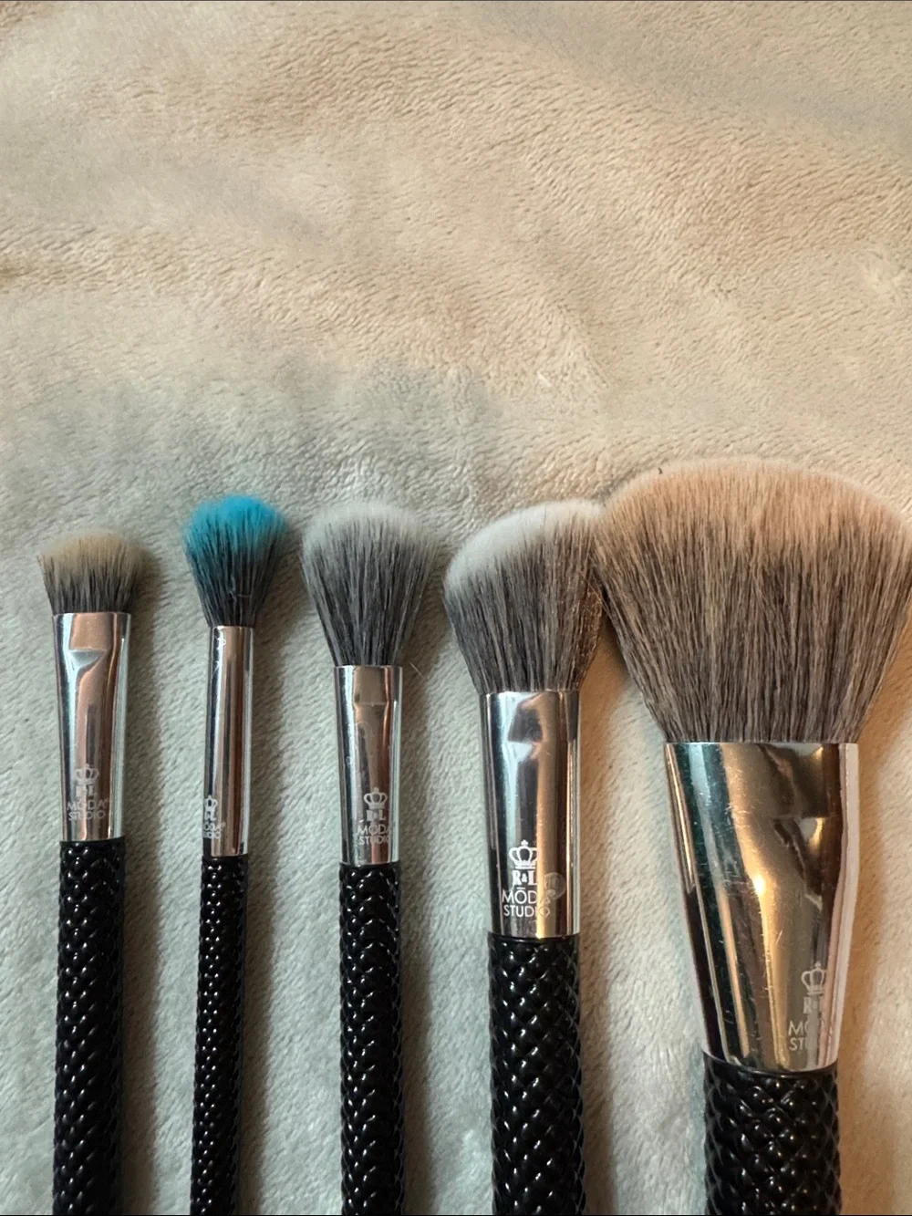 8-Piece Black Handle Makeup Brush Set MODA Studio